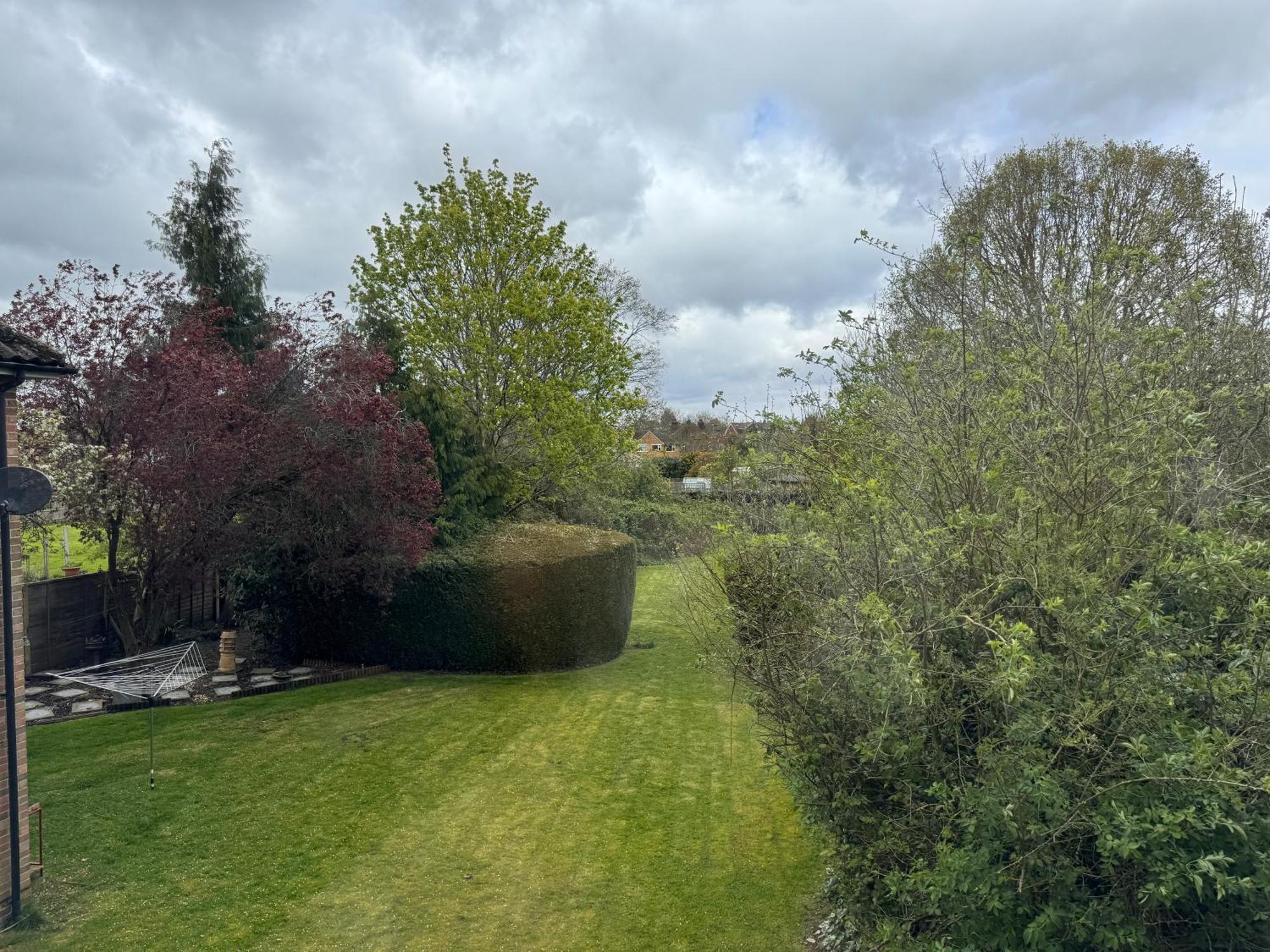 High Trees Guest House Gatwick Хорли Экстерьер фото